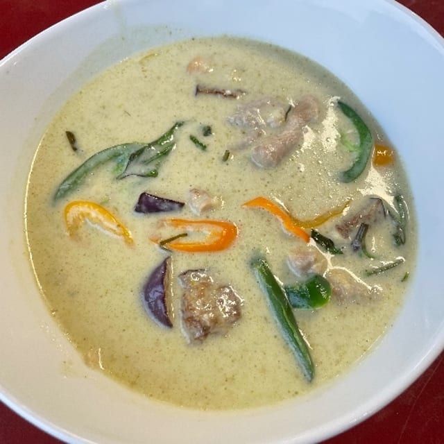Gaeng Kiow Wahn "Green Curry".